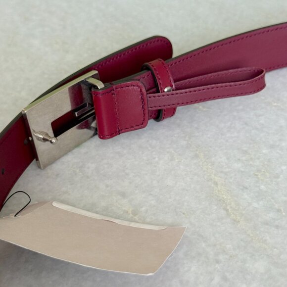 Gucci 709979 Unisex Red Leather Belt with Engraved design G Buckle, 105, 100cm - Picture 8 of 15